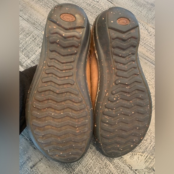 UGGS Women’s Betty 1928 Tan Shearling Slip On Clogs size 7, Sheepskin Lined, EUC - Picture 5 of 6